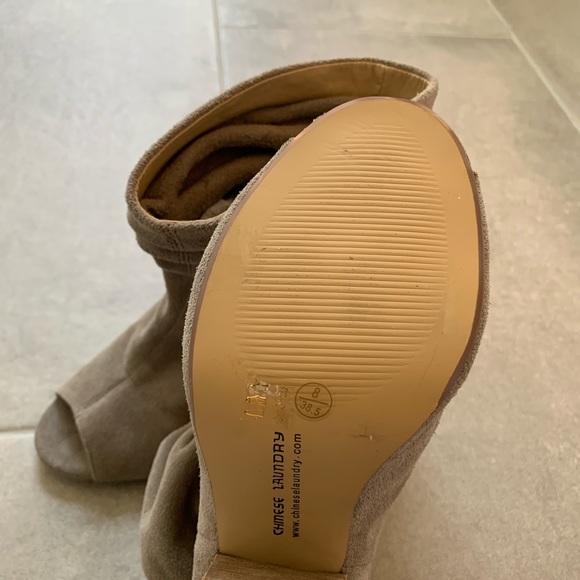 Size 8 booties. Wore once indoors. - Picture 2 of 3